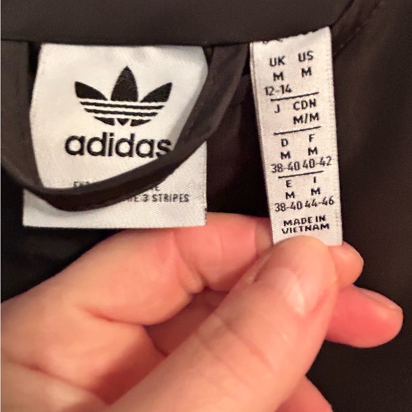 Lightweight windbreaker - Picture 3 of 3